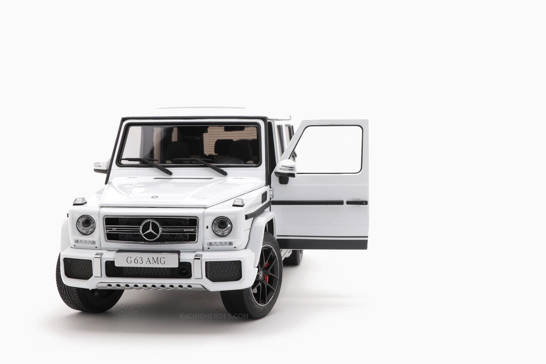 Mercedes-AMG G 63 (W463) 463 Edition �C Polar White 1:18 by Almost Real