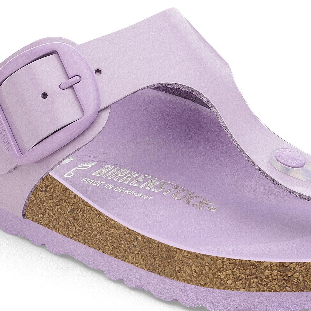 Gizeh Big Buckle Natural Leather Patent High-Shine Crocus