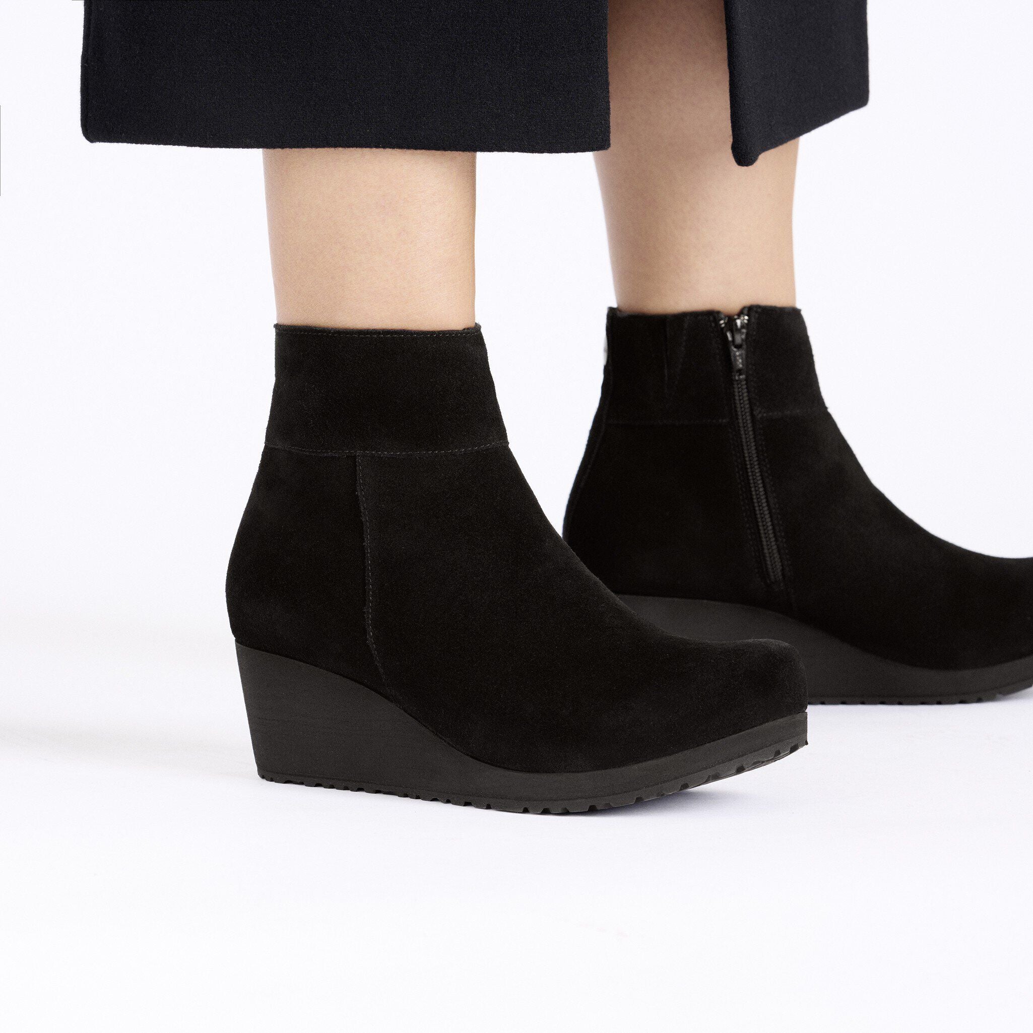 Ebba Suede Leather