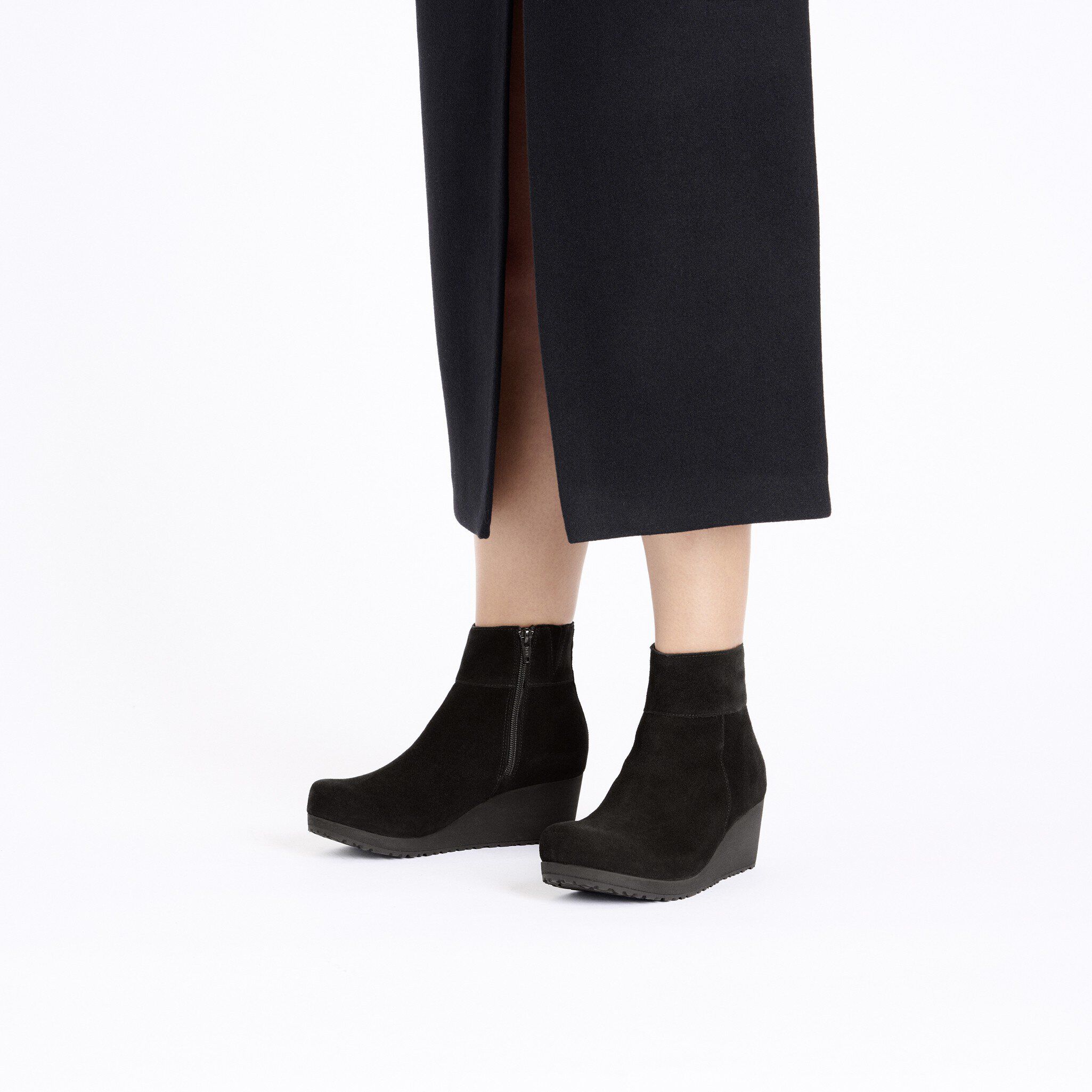 Ebba Suede Leather