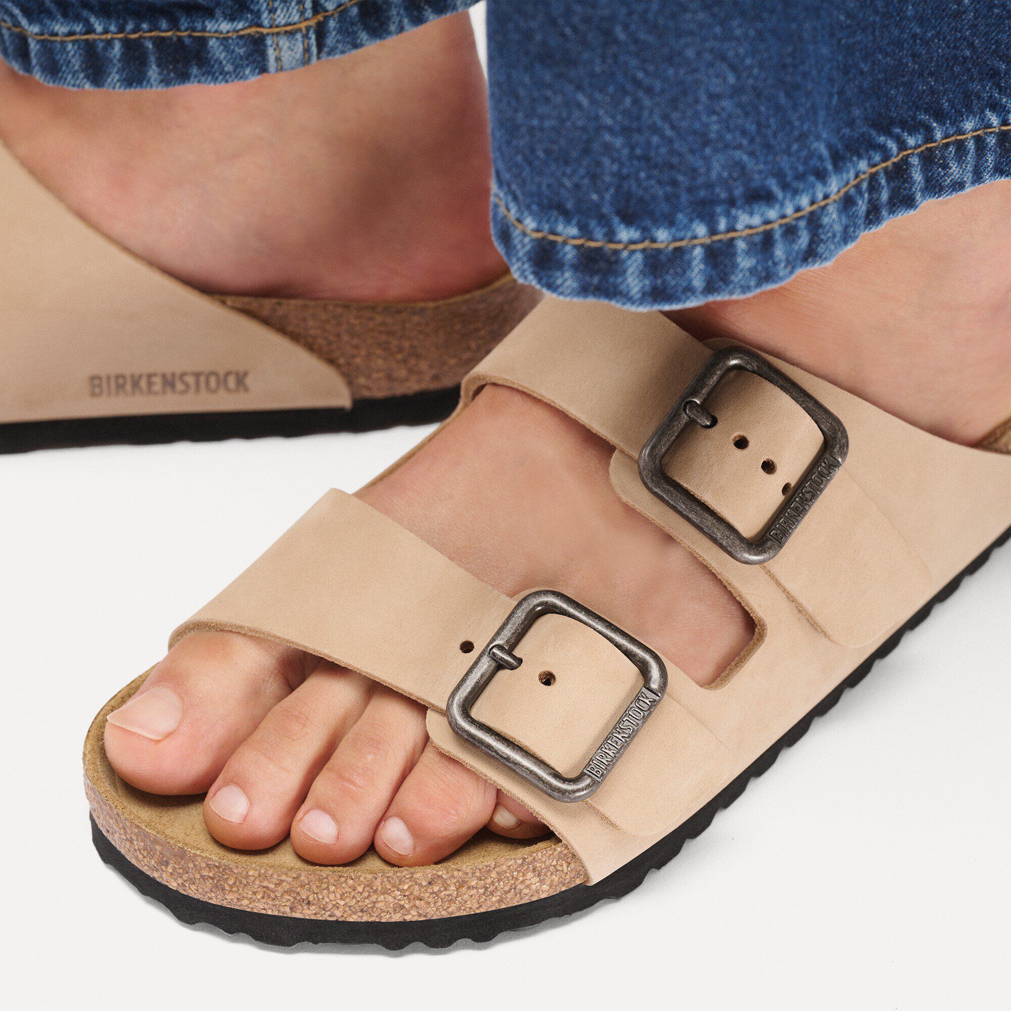 Arizona Wire Buckle Nubuck Leather