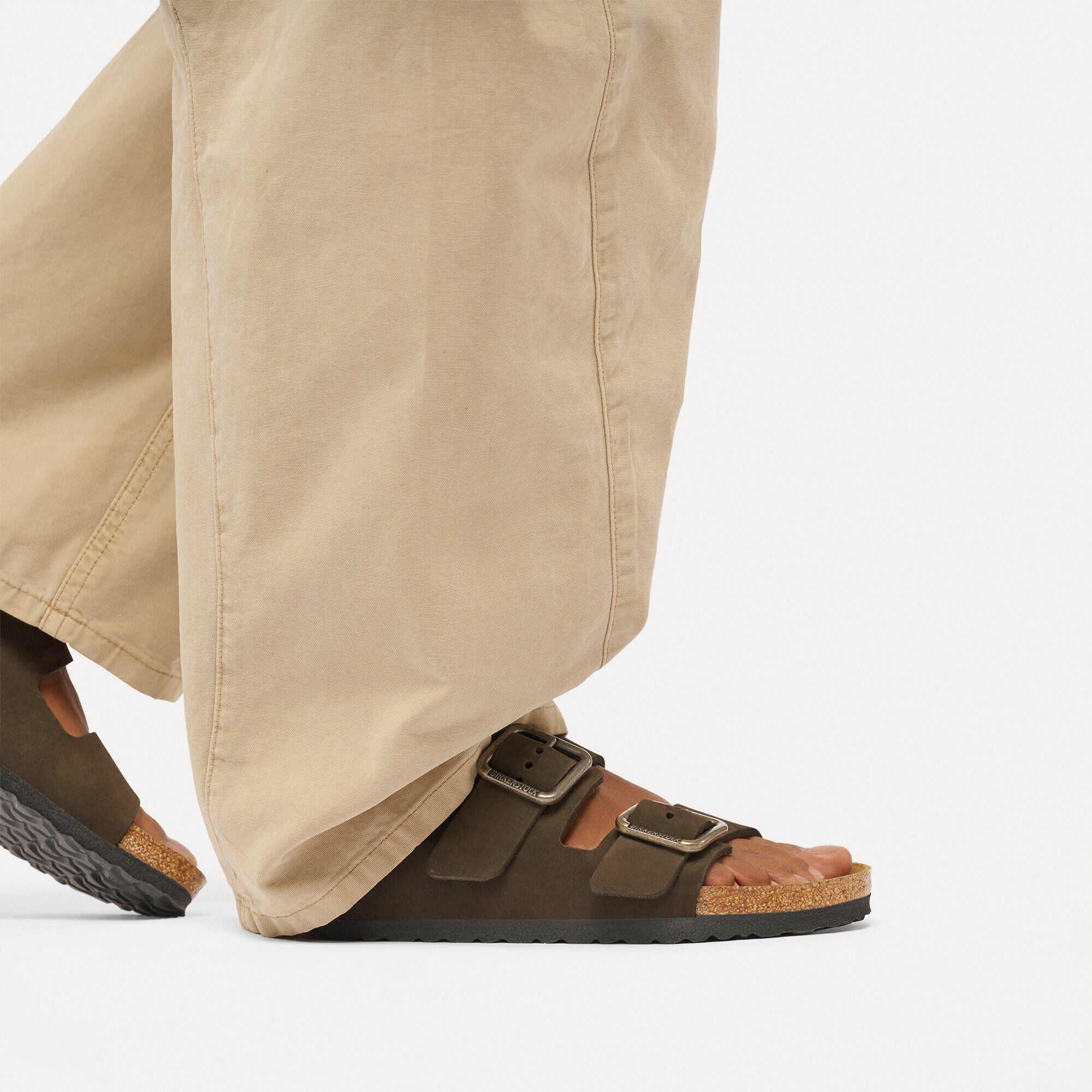 Arizona Wire Buckle Nubuck Leather