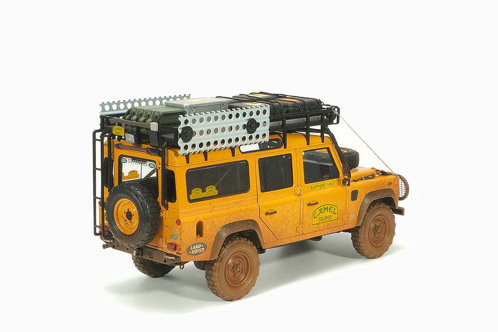 Land Rover Defender 110 ��Camel Trophy�� Sabah-Malaysia �C 1993 Dirty Version 1:18 by Almost Real