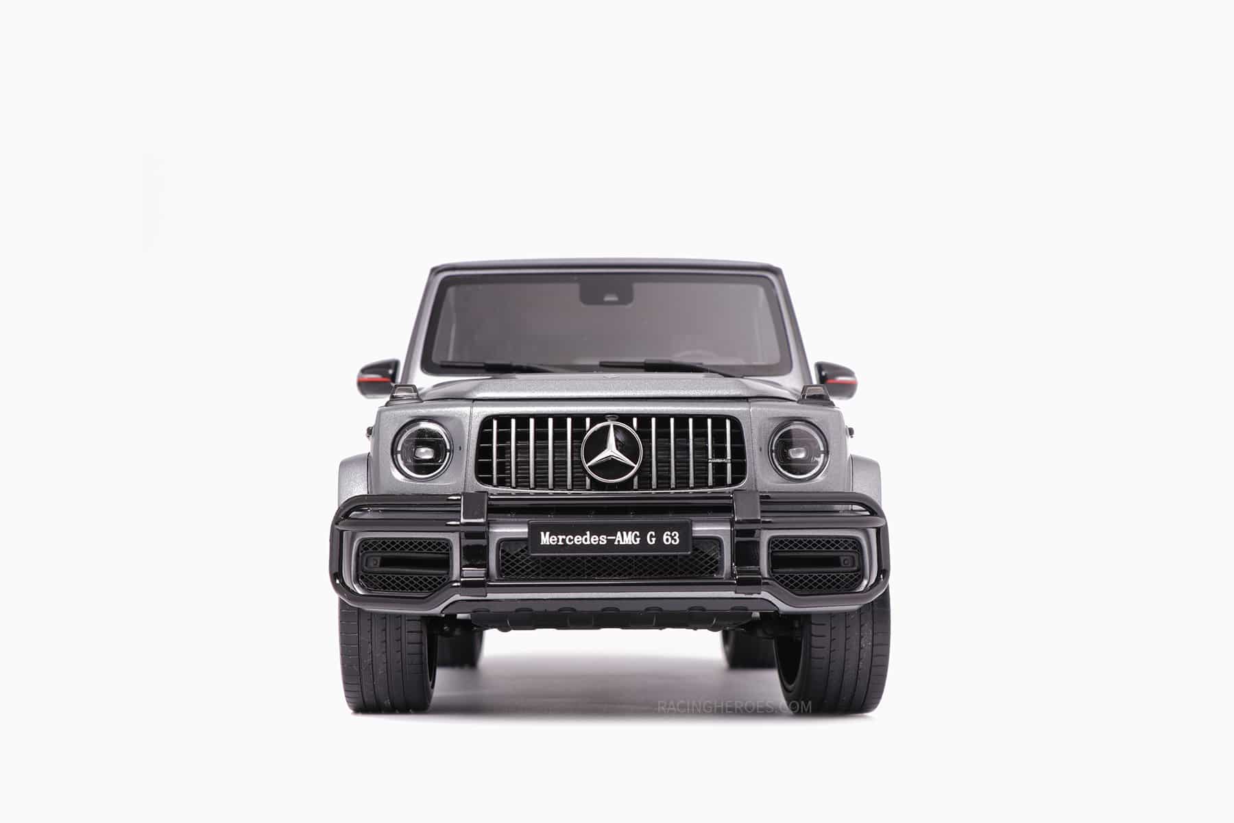 Mercedes-AMG G 63 �C 2019 �C Designo Platinum Magno 1:18 by Almost Real
