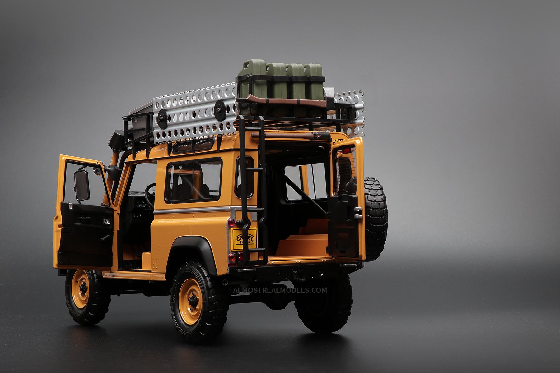 Land Rover Defender 90 ��Camel Trophy�� Borneo 1985 1:18 by Almost Real