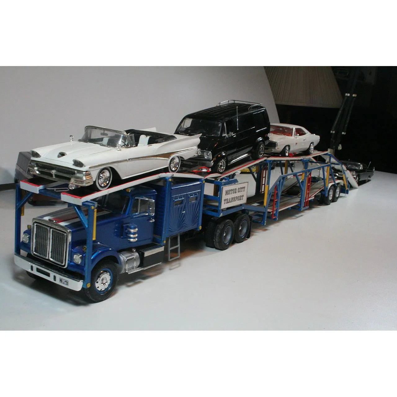 Revell Auto Transport Trailer 1/25 Scale Model Kit