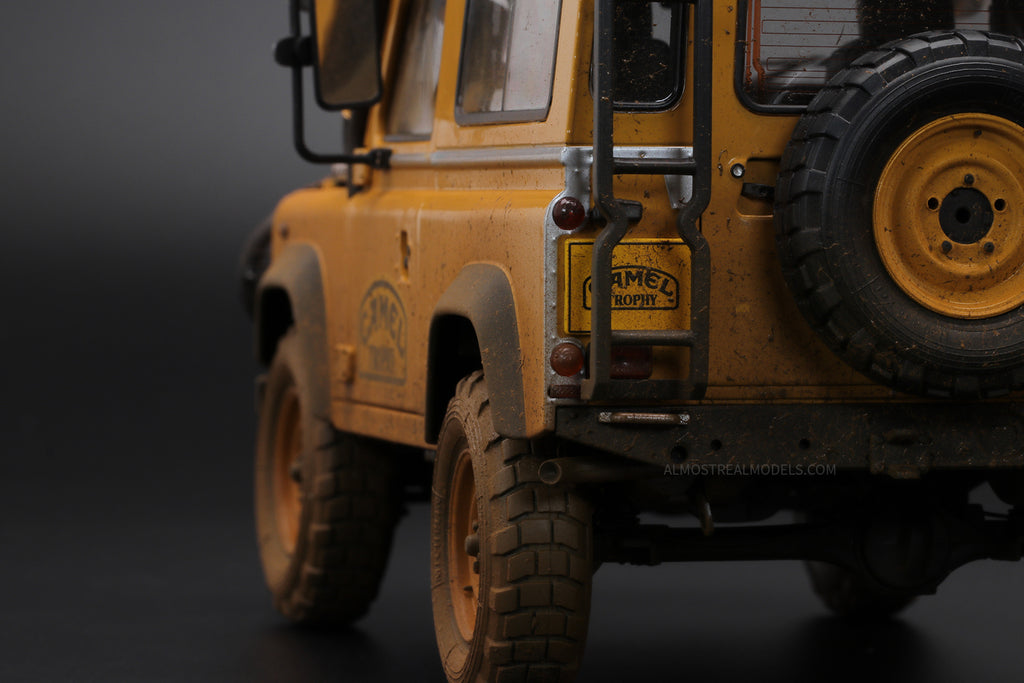 Land Rover Defender 90 ��Camel Trophy�� Borneo 1985 Dirty 1:18 by Almost Real