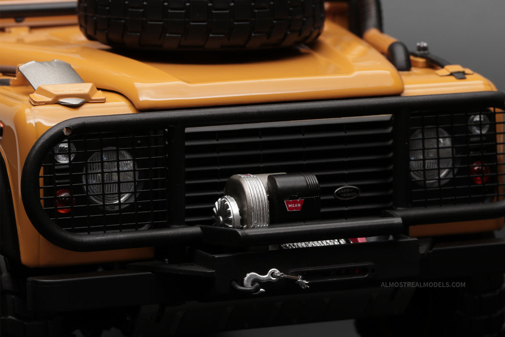 Land Rover Defender 90 ��Camel Trophy�� Borneo 1985 1:18 by Almost Real