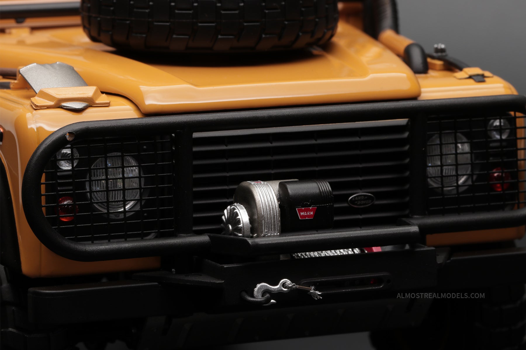 Land Rover Defender 90 ��Camel Trophy�� Borneo 1985 1:18 by Almost Real