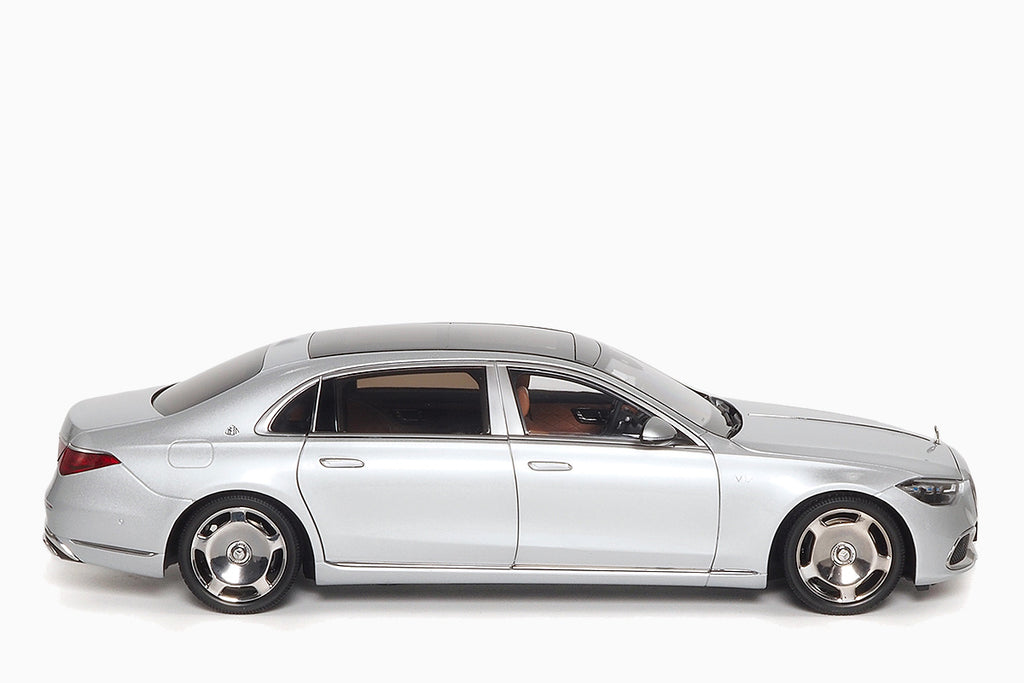 Mercedes �C Maybach S-Class 2021 Hightech Silver 1:18 by Almost Real