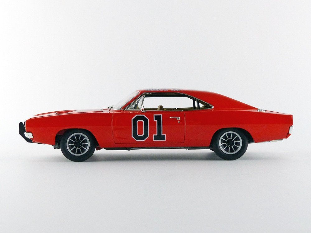 Cooter��s Garage 1969 Dodge Charger with General Lee 1/18 Scale